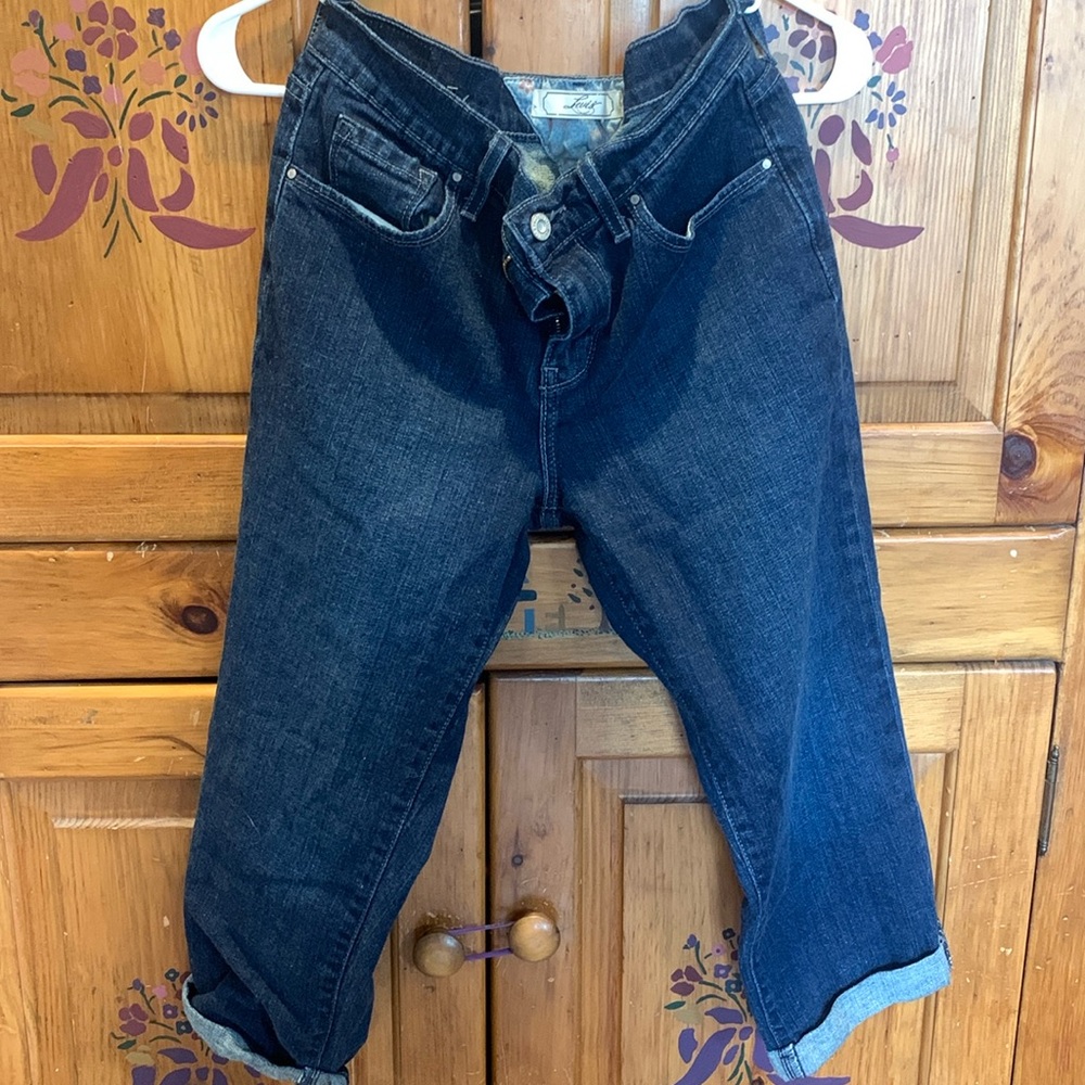 Levi’s Capris Gently worn
